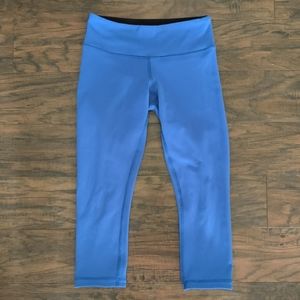 Lululemon Cropped Blue leggings size 4